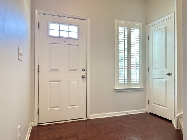 Photo - 2501 Silverthorn Dr