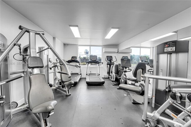 Photo - 919 Hillcrest Dr Unit 704