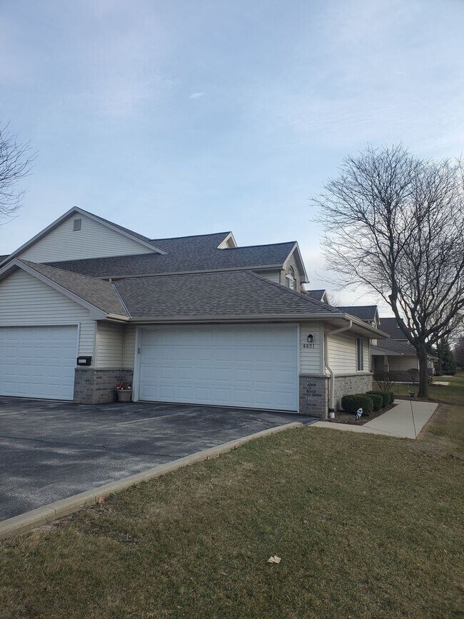 2 Bedroom Condo - 2 Bedroom Condo