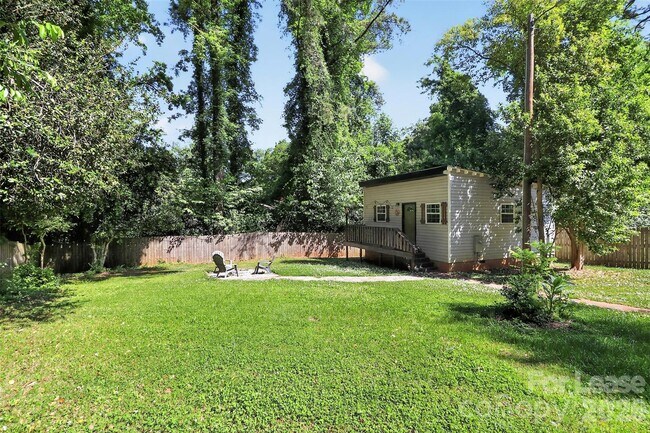 Photo - 1954 Garibaldi Ave