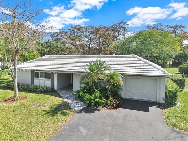 Building Photo - 820 E Cypress Ln Unit V-38