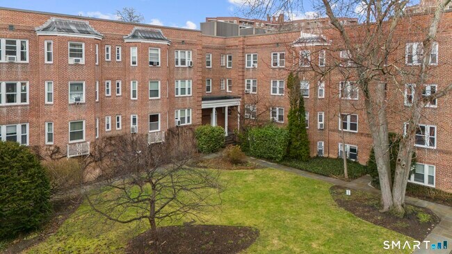 Photo - 70 Strawberry Hill Ave Unit APT 2-2E