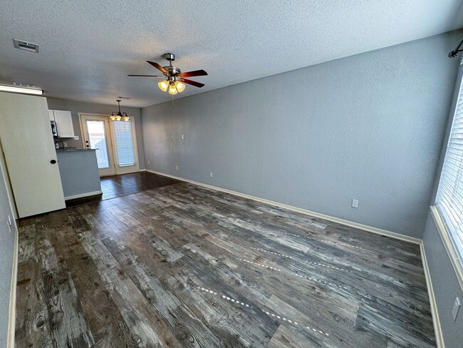 Photo - 1607 Dugger Cir Unidad Apt. B