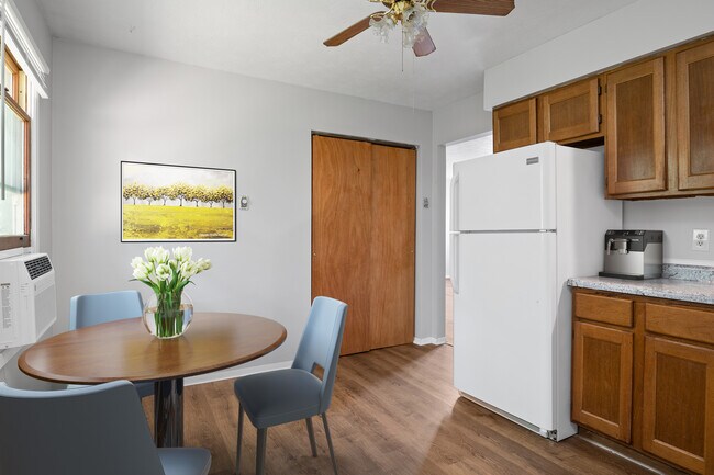 Photo - Madison Villa Apartments