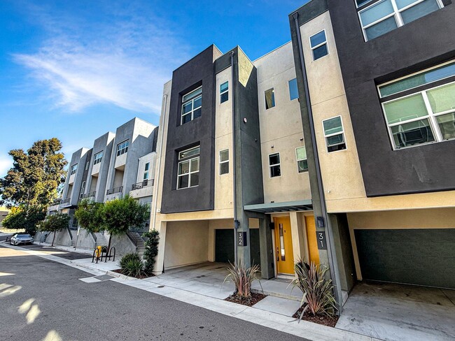 Building Photo - 3B/2.5BA Townhome in Mission Valley Now Av...