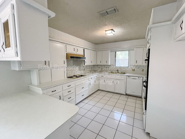 Photo - 4424 76th St