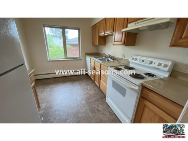 Photo - Spacious Duplex Unit near Old Broadmoor Rd