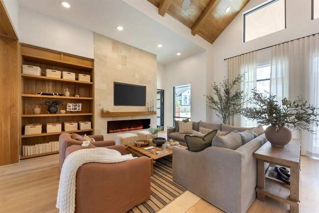 Photo - 2908 E Howard Ln Unit 05201