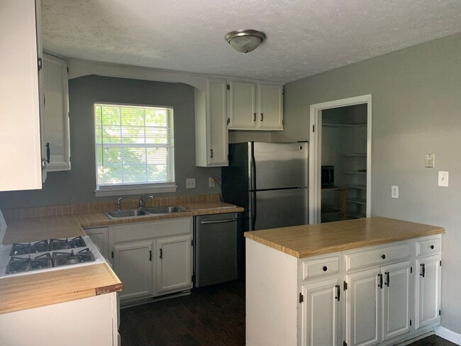 Photo - Sandusky Home With Main Level Master Bedroom