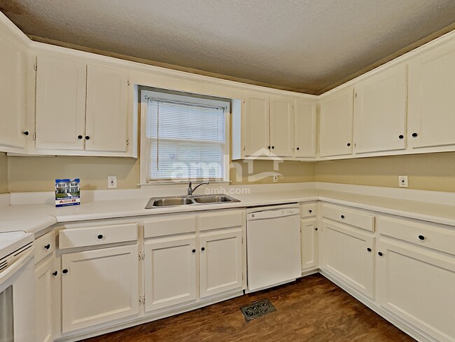 Photo - 1300 Summit Point Ln