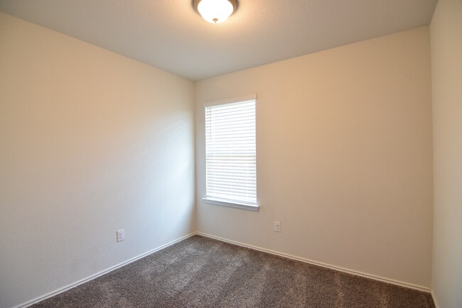 Photo - 2026 Bee Crk Lp