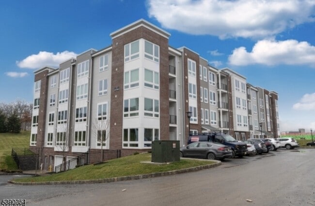 Photo - 2 Vanderbilt Blvd