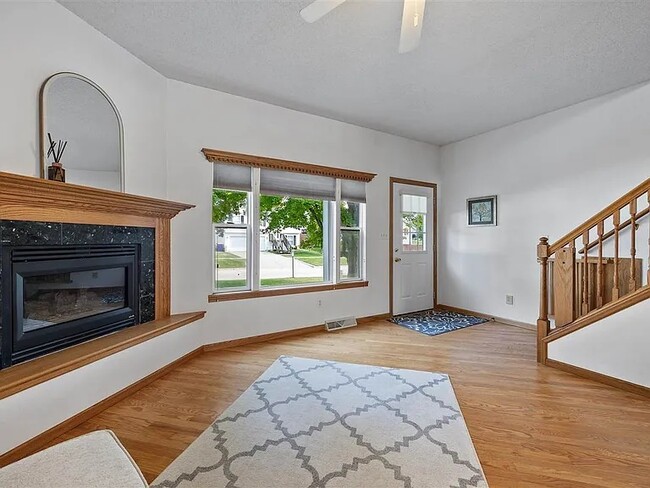 Photo - 515 Potter St Townhome