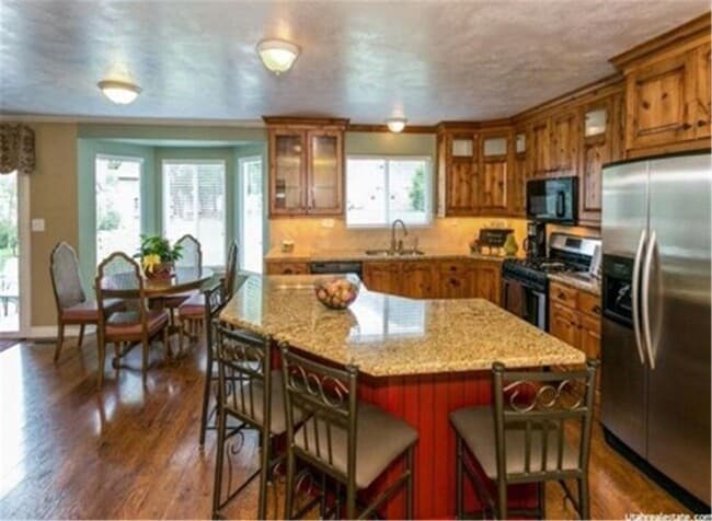 Photo - 1243 S Main St