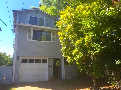Building Photo - Spacious Townhome on Phinney - Fantastic V...