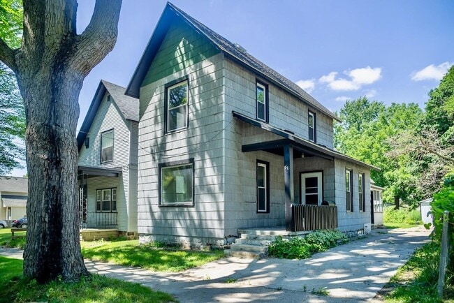 Building Photo - 51 Colfax St NE Rental