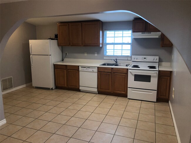 Photo - 914 E 25th St