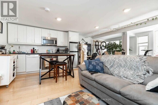 Photo - 105 Chatsworth Dr Unit 3