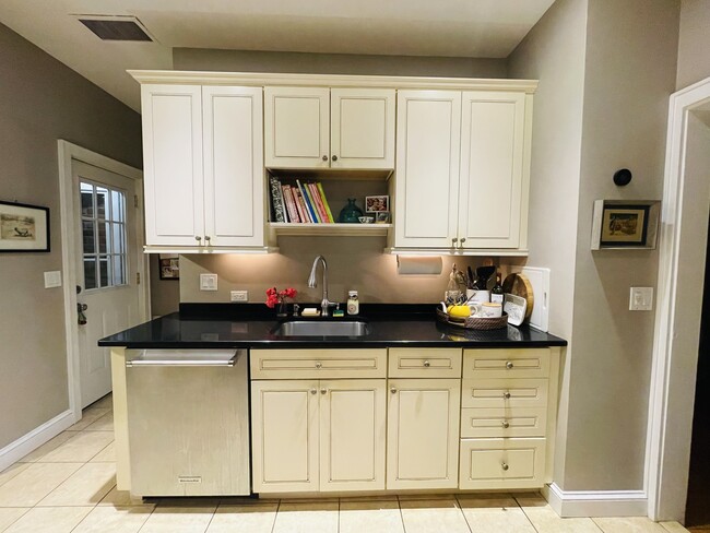 Photo - 805 2nd St N