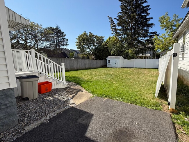 Photo - 1804 Storrs Ave