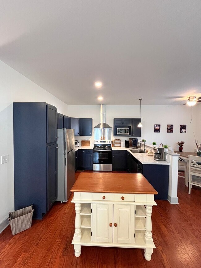 Photo - 420 Veritas St