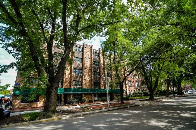 Building Photo - 665 W Wrightwood Ave Rental