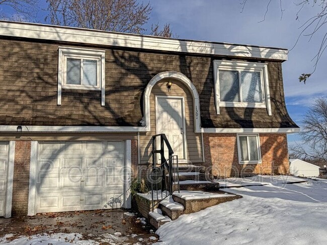 Building Photo - 1301 N Arrowhead Ridge