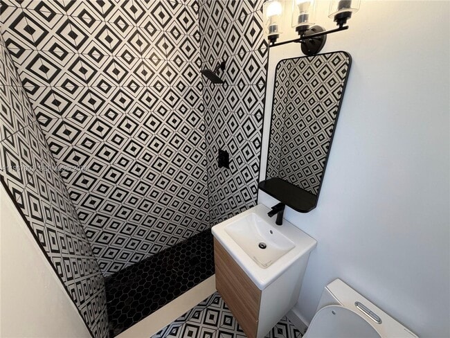 Photo - 301 86th St Unidad 303-4A