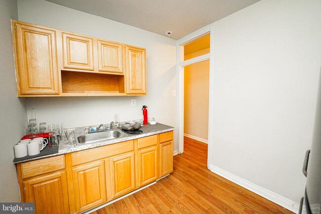 Photo - 1813 W Thompson St Apartment Unit 3