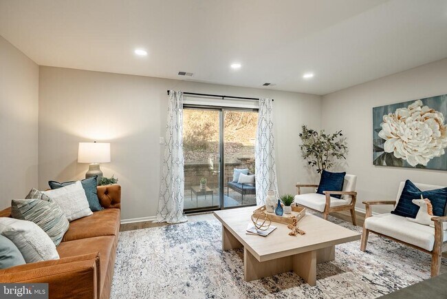 Photo - 233 Holly Dr