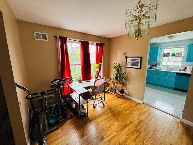 Photo - 122 McLoughlin St