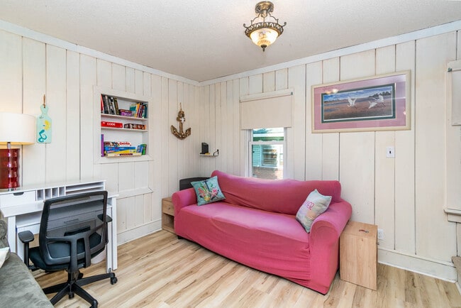 Photo - 1540 Chela Ave