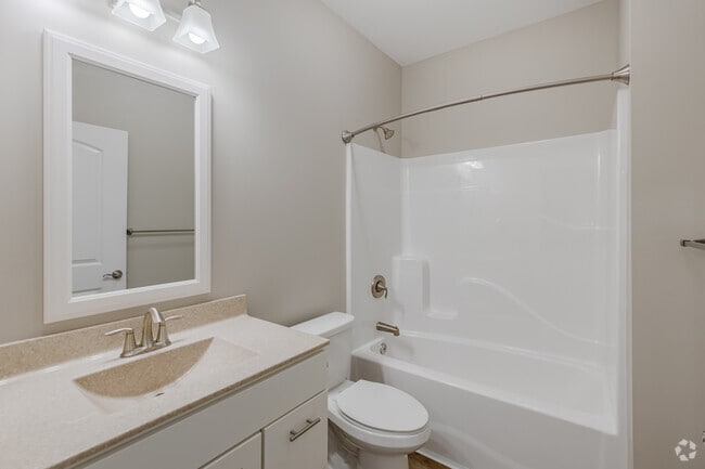 2BR, 2BA - 1,350SF - Bathroom - Shannon Mills
