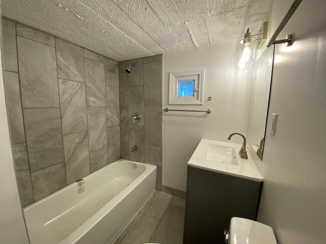 Building Photo - 4046 Taylor Blvd Unit 3