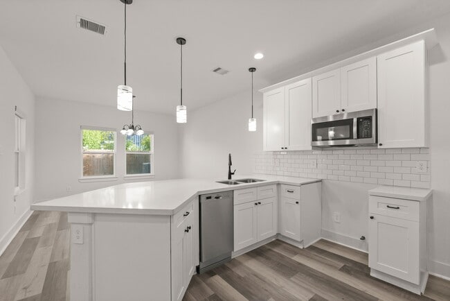Photo - 7725 King St