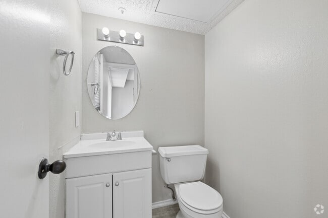 2BR, 2B.5BA - 1,065SF - Bathroom