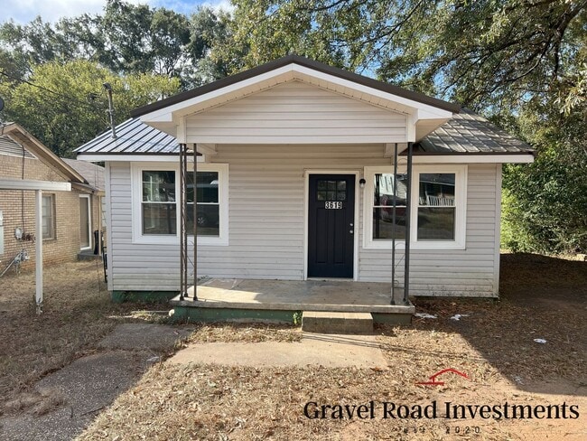 Building Photo - For Rent – Charming 3 Bedroom, 1 Bath Home