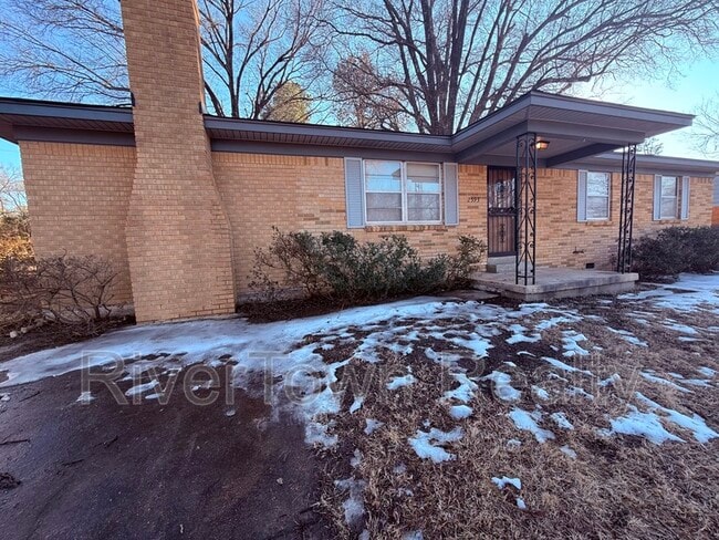 Building Photo - 2593 Sandpiper Ave