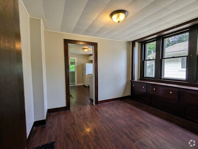 Building Photo - 818 Woodbine Ave Rental