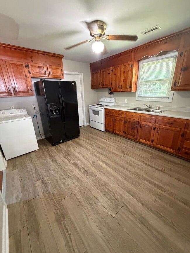 Photo - 1000 Kingsport Ln