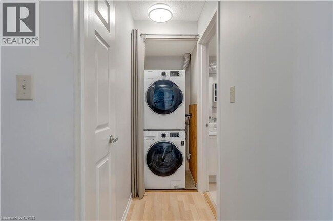 Photo - 25 Agnes St Unit 903