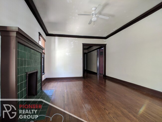 Photo - 2421 N Sawyer Ave Unit 2e