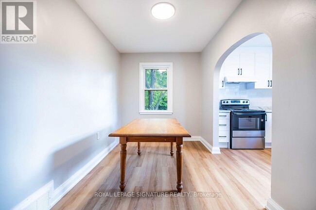 Photo - 688 Aylmer St N