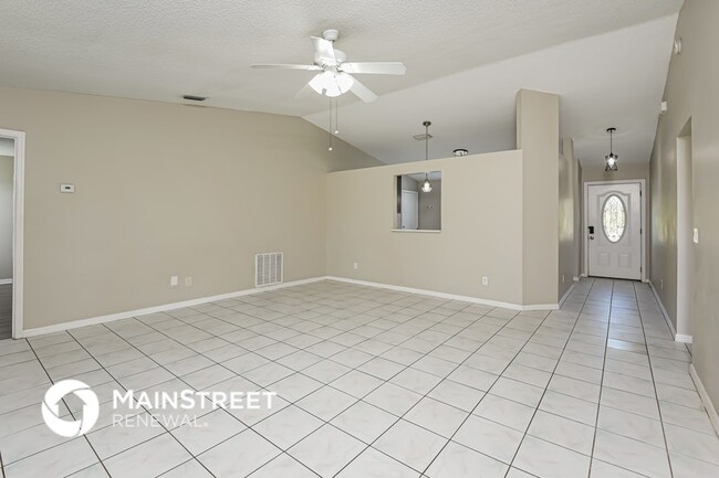 Photo - 362 Emerson Dr NW