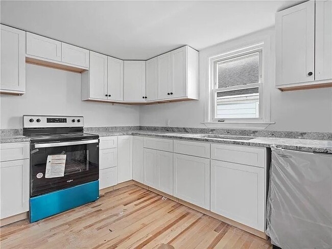 Photo - 85 Manistee St