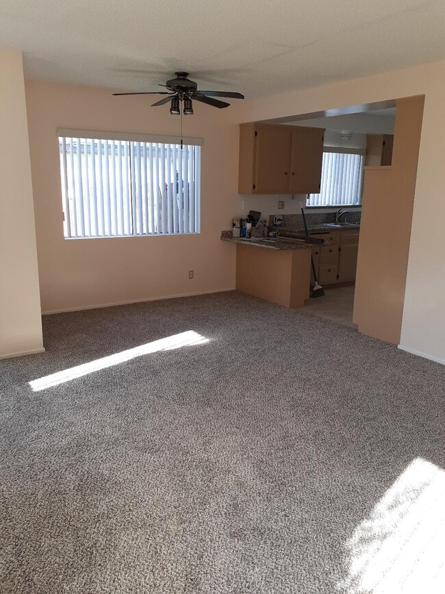 15414 Larch Ave Unidad Larch Front unit