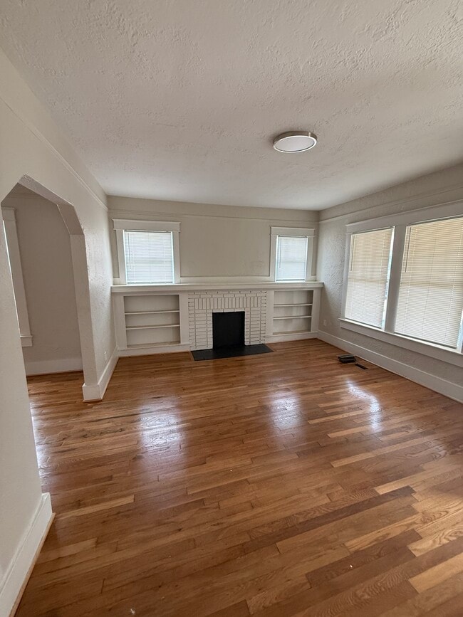 Photo - 208 58th St N