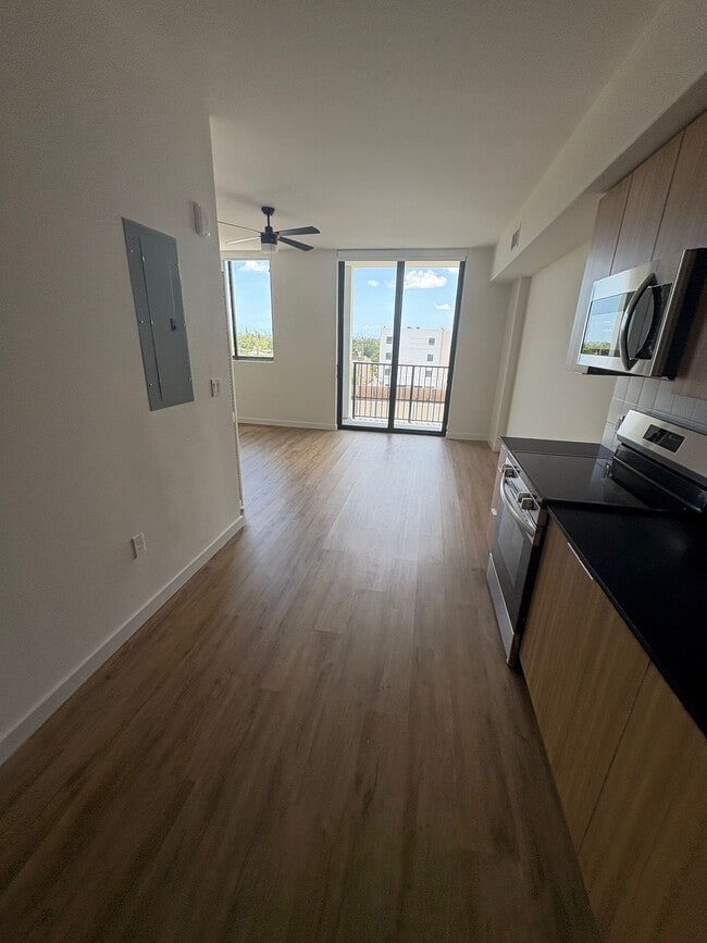 Photo - 910 E 27th St Unidad S1