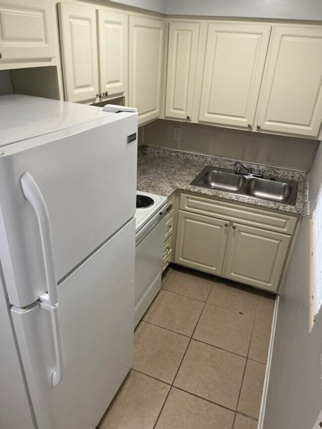 Photo - 419 Pineapple St Unit A