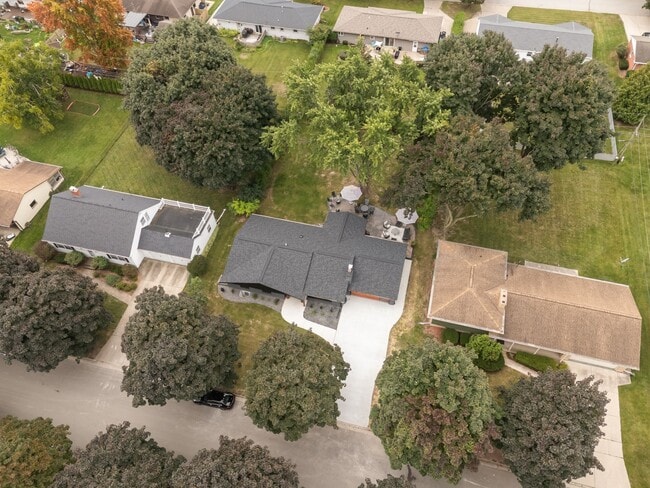 Photo - 1095 April Ln